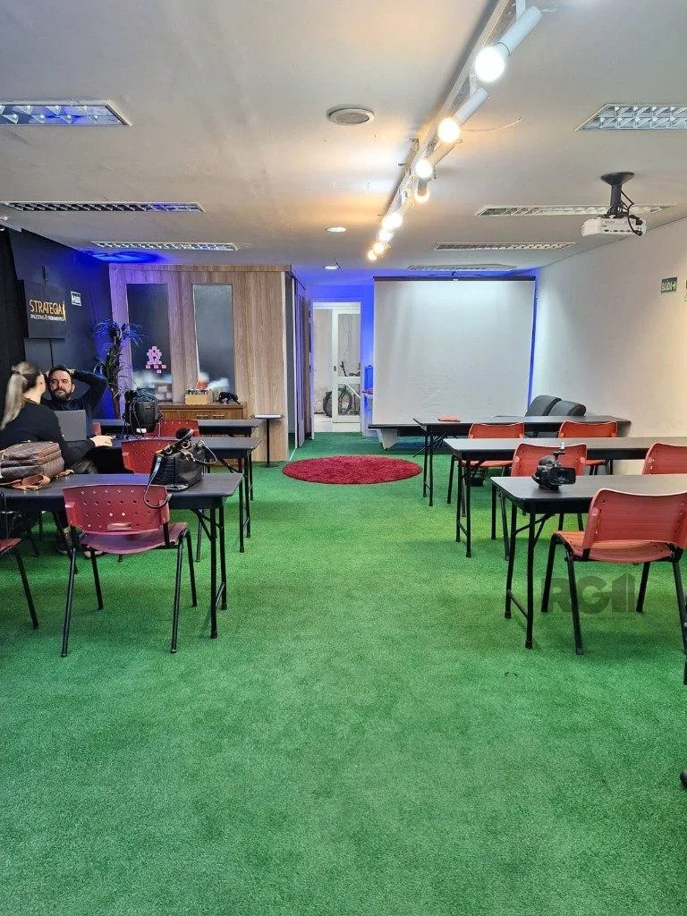 Imagem casa misto -7 salas - 325,12 m² - Menino Deus