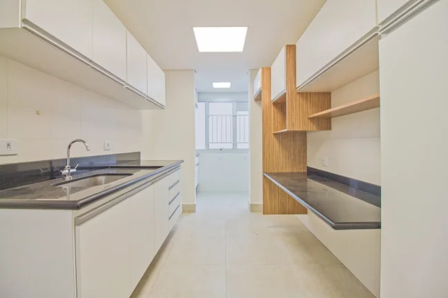 Imagem Apartamento Reformado 97M², 2Q, 1 Suíte, 2 Banheiros, 1 Vaga, Playground, Salão de Festas.
