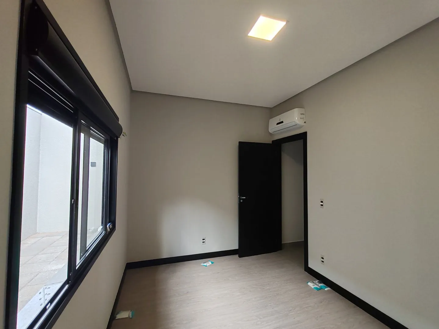 Imagem Casa à venda em Cascavel - Loteamento Colinas Tropical - Novos - Pronto para morar