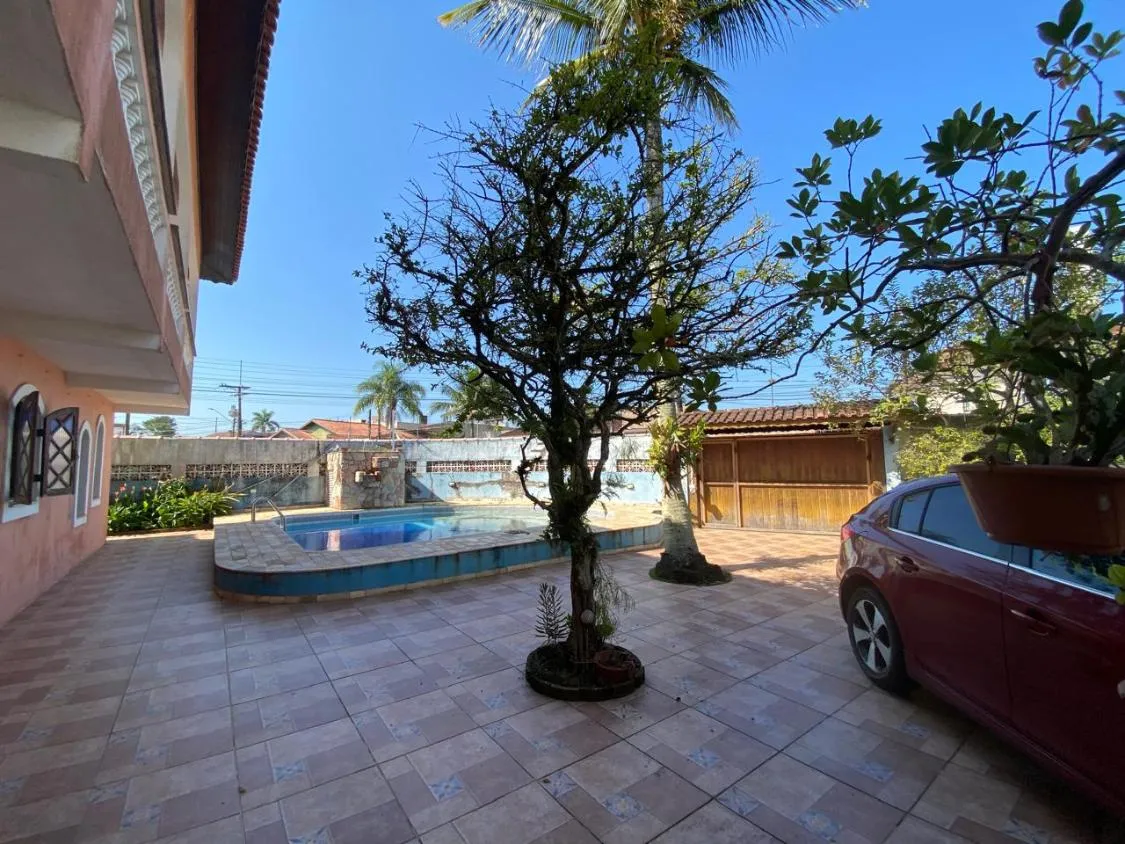 Imagem INCRIVEL SOBRADO COM PISCINA A 500 METROS DO MAR NO MOSTEIRO