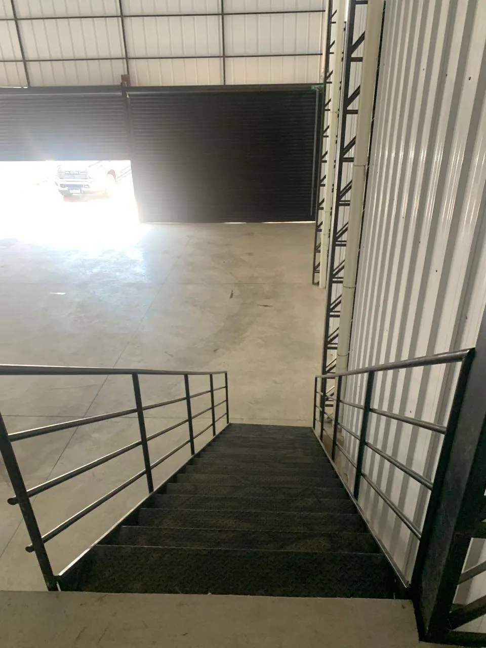 Imagem Barracão Comercial Bairro Pedra 90