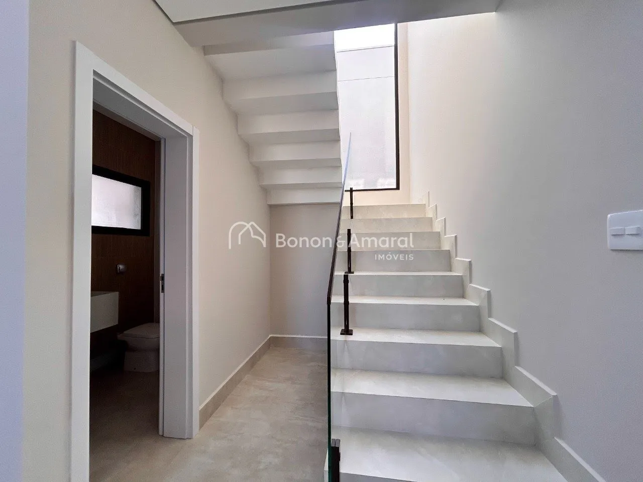 Imagem Casa contemporânea à venda no Condomínio Residencial Santorini - Paulínia/SP.