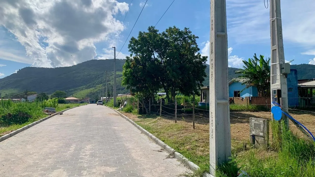Imagem EXCELENTE TERRENO GAROPABA SC. ÓTIMO LOCAL PARA MORAR OU INVESTIR.