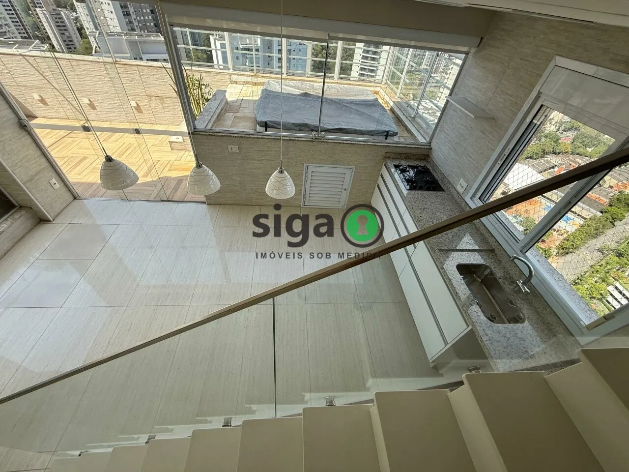 Imagem Cobertura para venda ou locação com 3 suites, 3 vagas, 250m2, na Vila Andrade.
