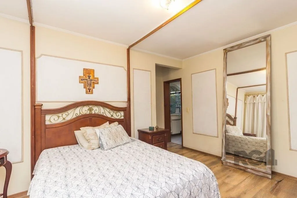 Imagem Casa 470m² - 4 dormitórios, 5 vagas no bairro Jardim São Pedro