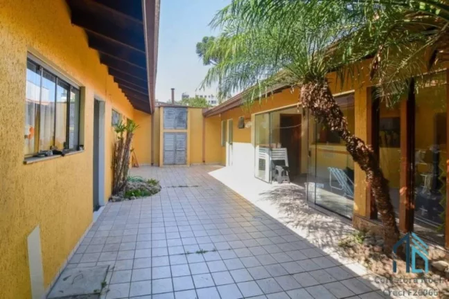 Foto do imóvel Casa com edícula a venda, 03 quartos c/suíte, no Portão em Curitiba PR