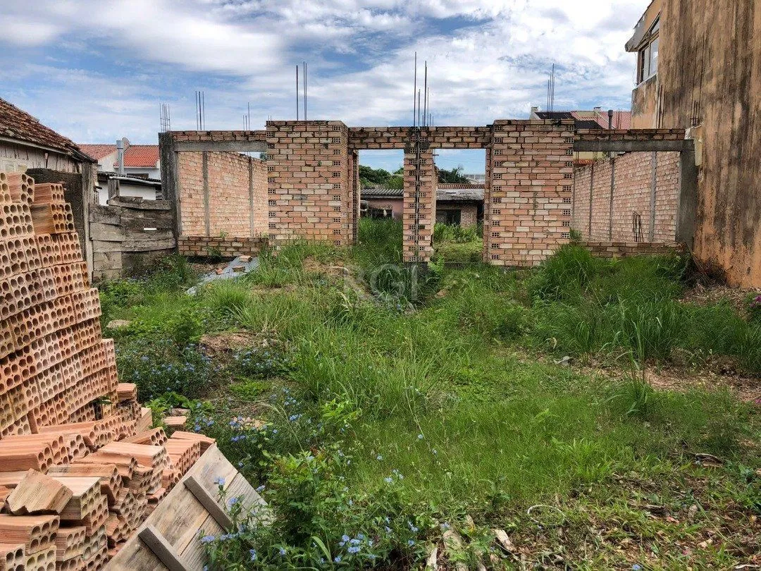 Imagem Terreno de 11x35 com projeto aprovado para duas casas de 167m2 com 3 dormitórios, amplo patio na frente e nos fundos.