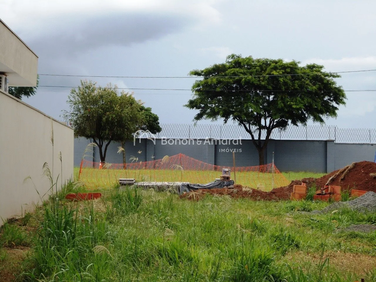 Imagem Terreno à venda em condomínio em Paulínia, 300 m2, plano, ótima localização. Aguardando a construção de sua casa.Lazer e segurança!