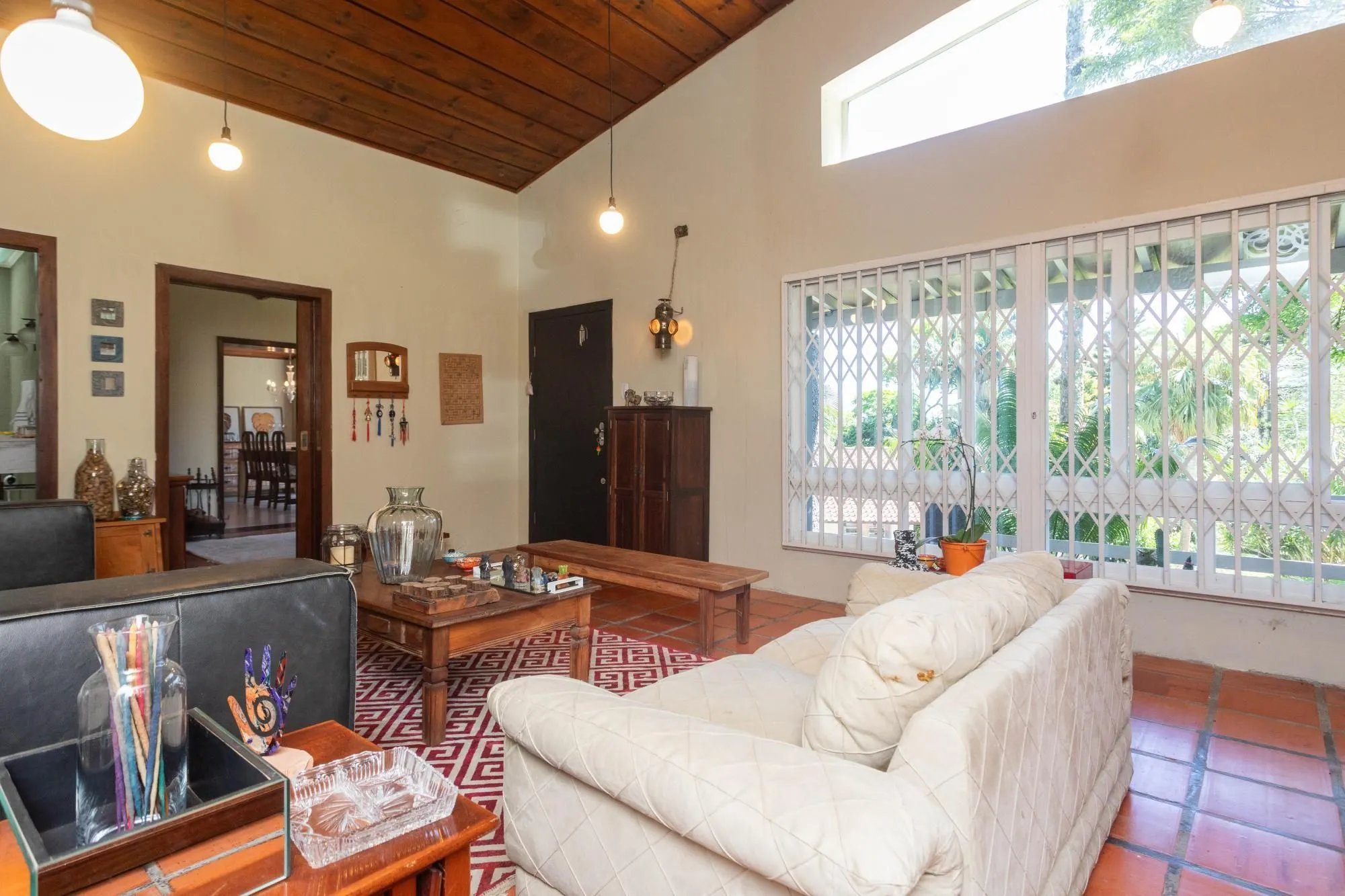 Imagem Casa em Condomínio com 5 quartos, 3 vagas e 350m²