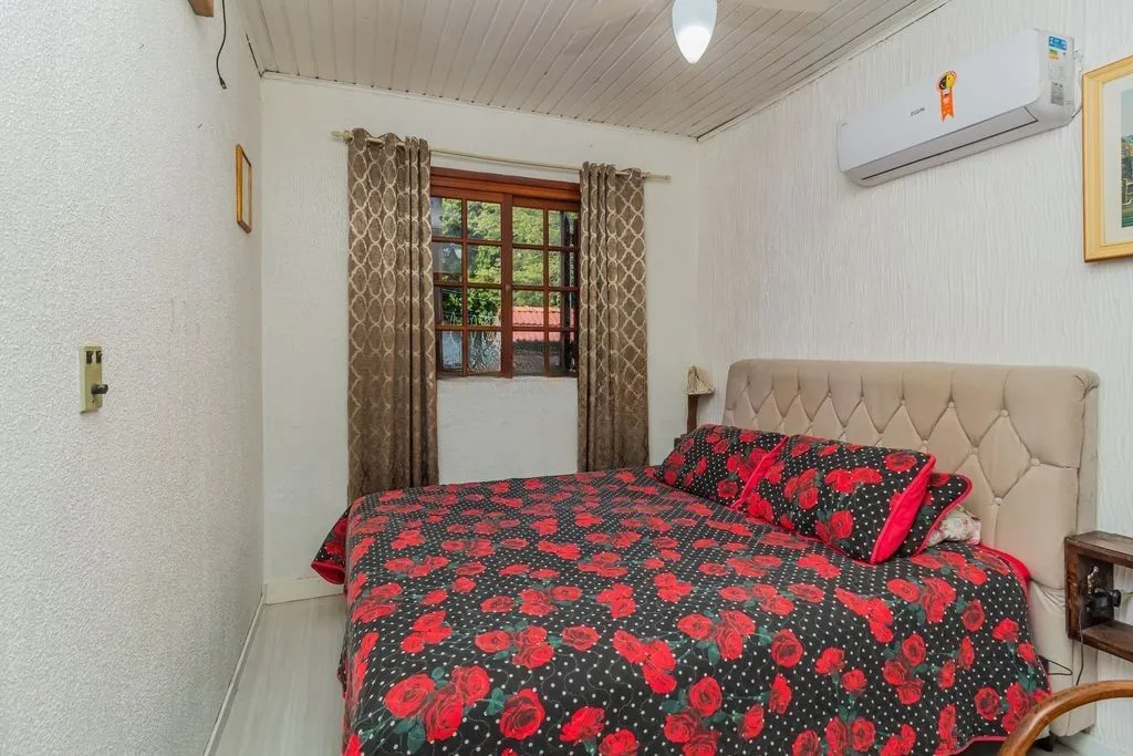 Imagem CASA 03 dormitórios, 2 suítes, 216m² privativos com piscina no BAIRRO MEDIANEIRA