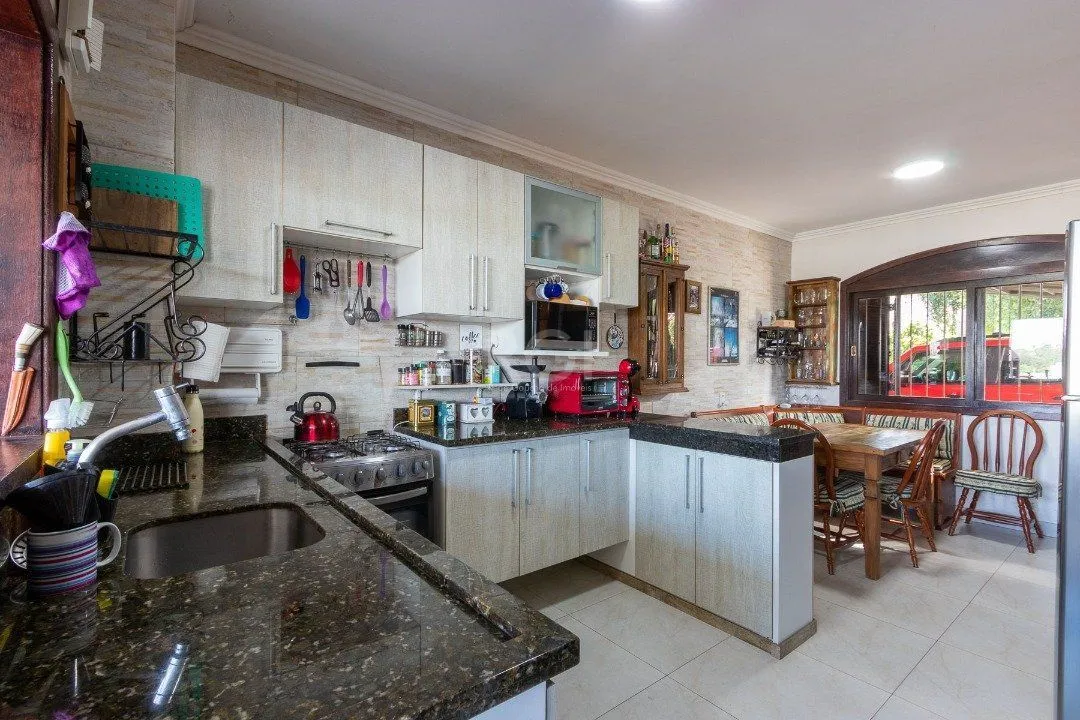 Imagem Casa para Venda - 300m², 5 dormitórios, 2 vagas - Cavalhada