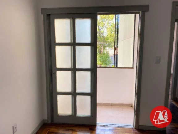 Imagem No bairro Medianeira,1 dormitório e sacada.