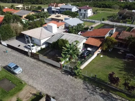 Imagem Venda de Duas Casas no Campo Duna: 5 Quartos, 1 Suíte, 2 Salas e 176m² em Garopaba-SC! Próximo ao Supermercado Silveira e IFISC.