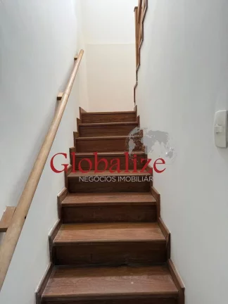 Imagem Casa com 4 dormitórios, edícula, vaga para 3 carros e quintal amplo na Ponta da Praia em santos por R$ 2.600.000,00