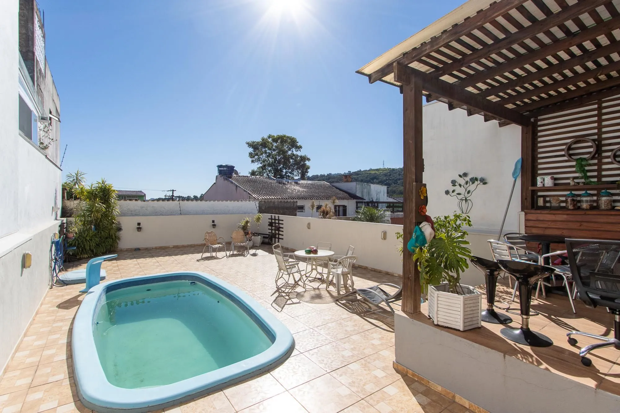 Imagem Casa com 3 dormitórios, suíte com closet e piscina no Condomínio Cinque Terre