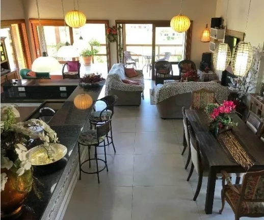 Imagem Casa de alto padrão em Garopaba-SC: conforto, privacidade e localização privilegiada!