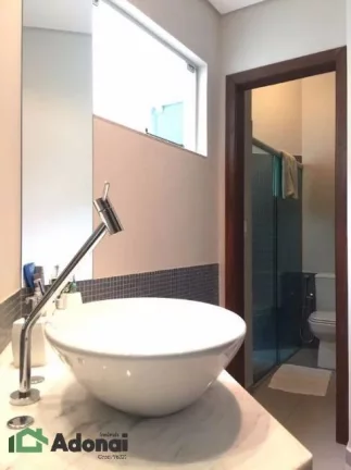 Imagem Sobrado com 4 Quartos e 4 banheiros à Venda, 365 m² por R$ 1.790.000