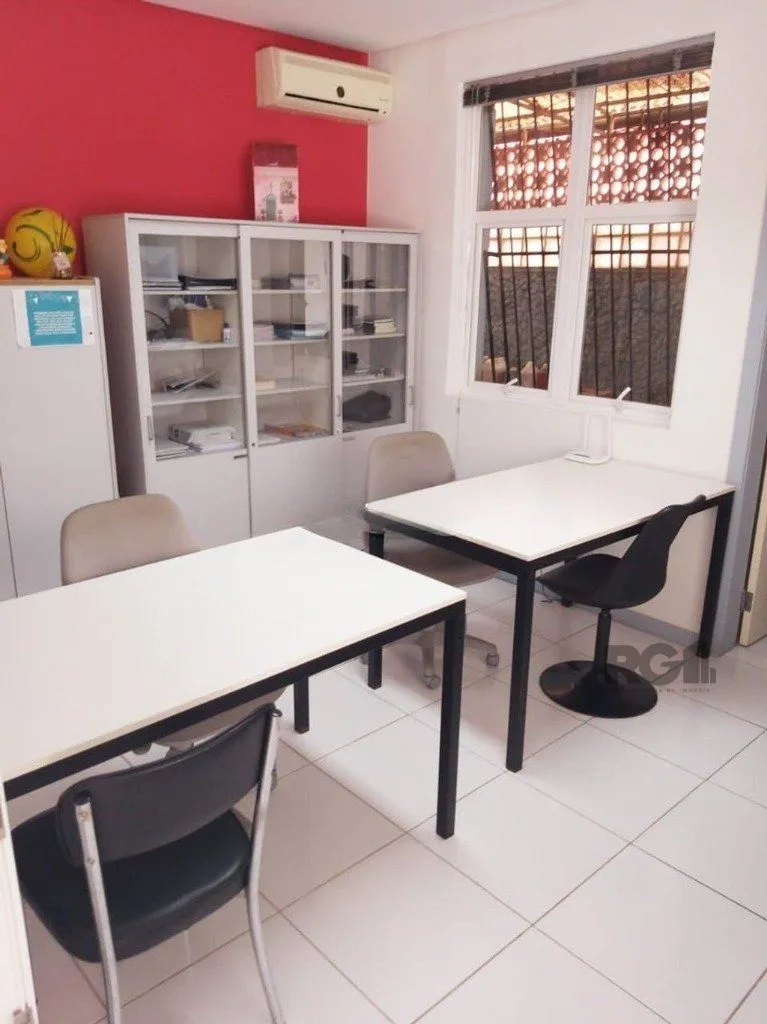 Imagem Casa comercial com 12 dormitórios no bairro Teresópolis