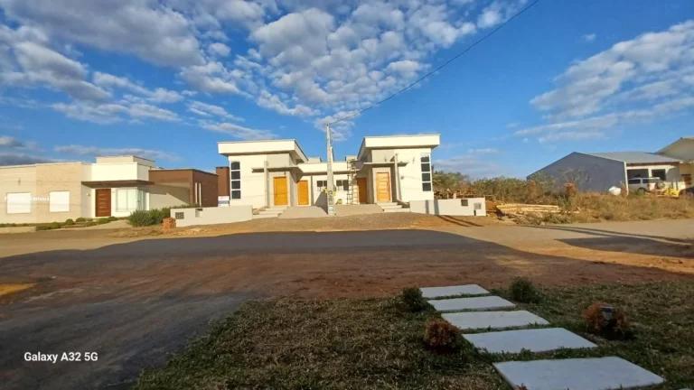 Imagem Casa Geminada para Venda em Concórdia, Vila Jacob Biezus, 2 dormitórios, 1 suíte, 1 banheiro, 1 vaga