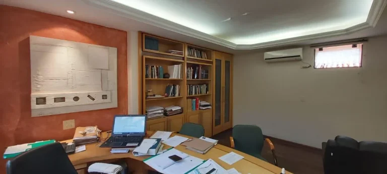 Imagem Excelente imóvel comercial com 3 vagas de recuo , 6 salas sendo com moveis embutidos de excelente q...