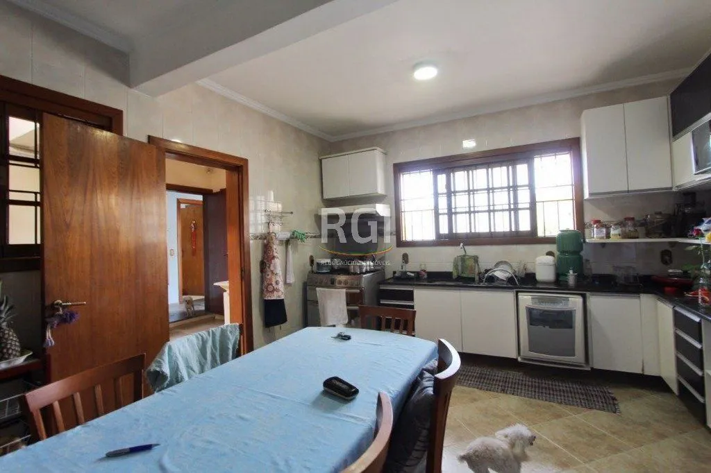 Imagem Casa para Venda - 259.5m², 4 dormitórios, sendo 1 suites, 3 vagas - Teresópolis