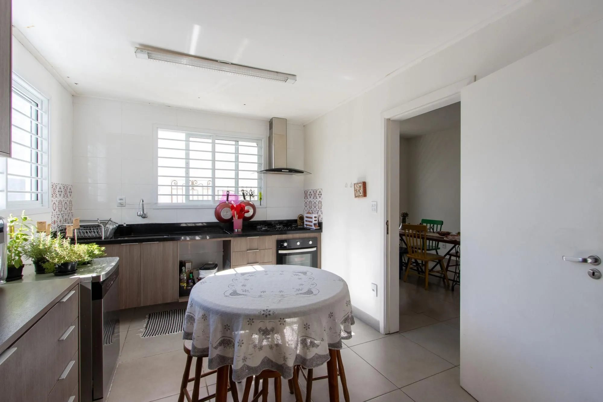 Imagem Casa 3 Dormitórios no Bairro Tristeza com 2 Vagas de Garagem