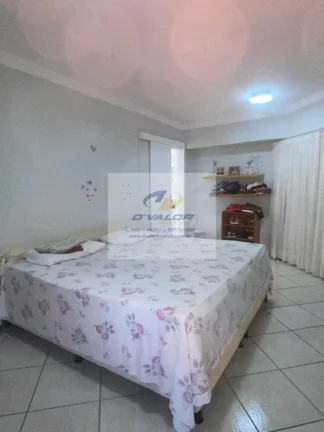 Imagem Vendo Apartamento com 234 m ², 04 Quartos (s/ 02 suíte) 01 Sala de estar c/ varanda ampla e vista para Praia