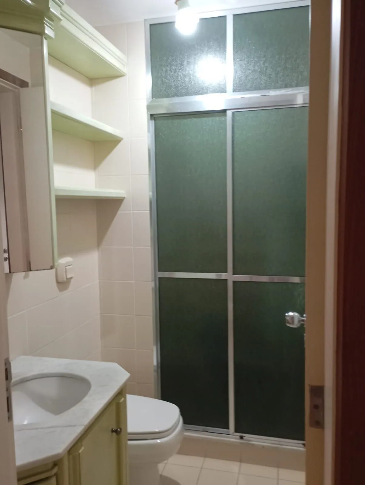 Imagem Apartamento com 02 quartos e 01 vaga coberta no Bairro Menino Deus, Porto Alegre