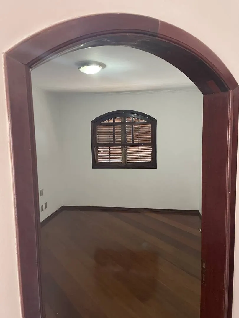 Imagem Casa Vila Fernandes - 308M², 4 Dorms, 1 Suíte, 5 Vagas, Armários.