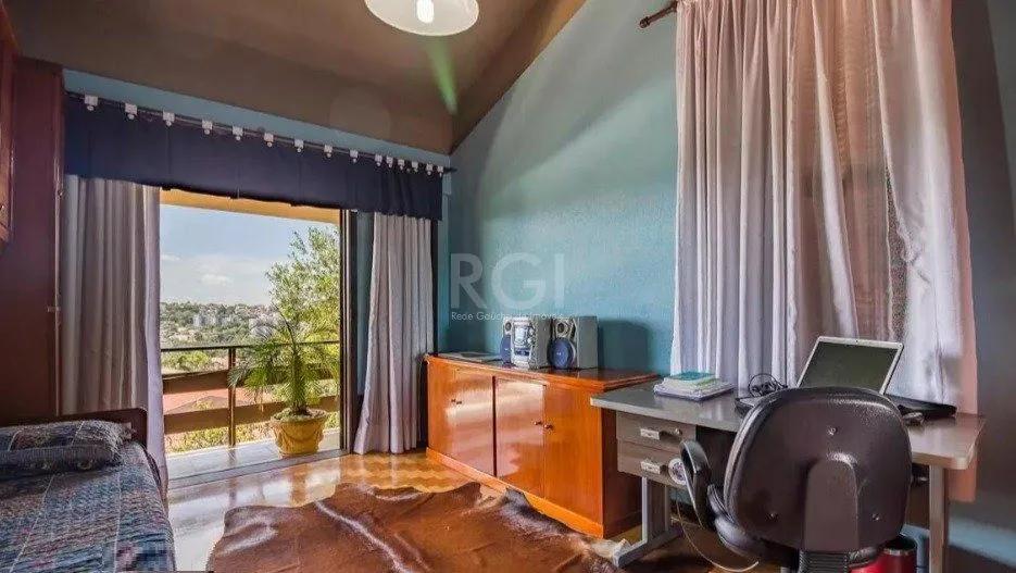 Imagem Casa para Venda - 294.4m², 4 dormitórios, sendo 2 suites, 2 vagas - Nonoai