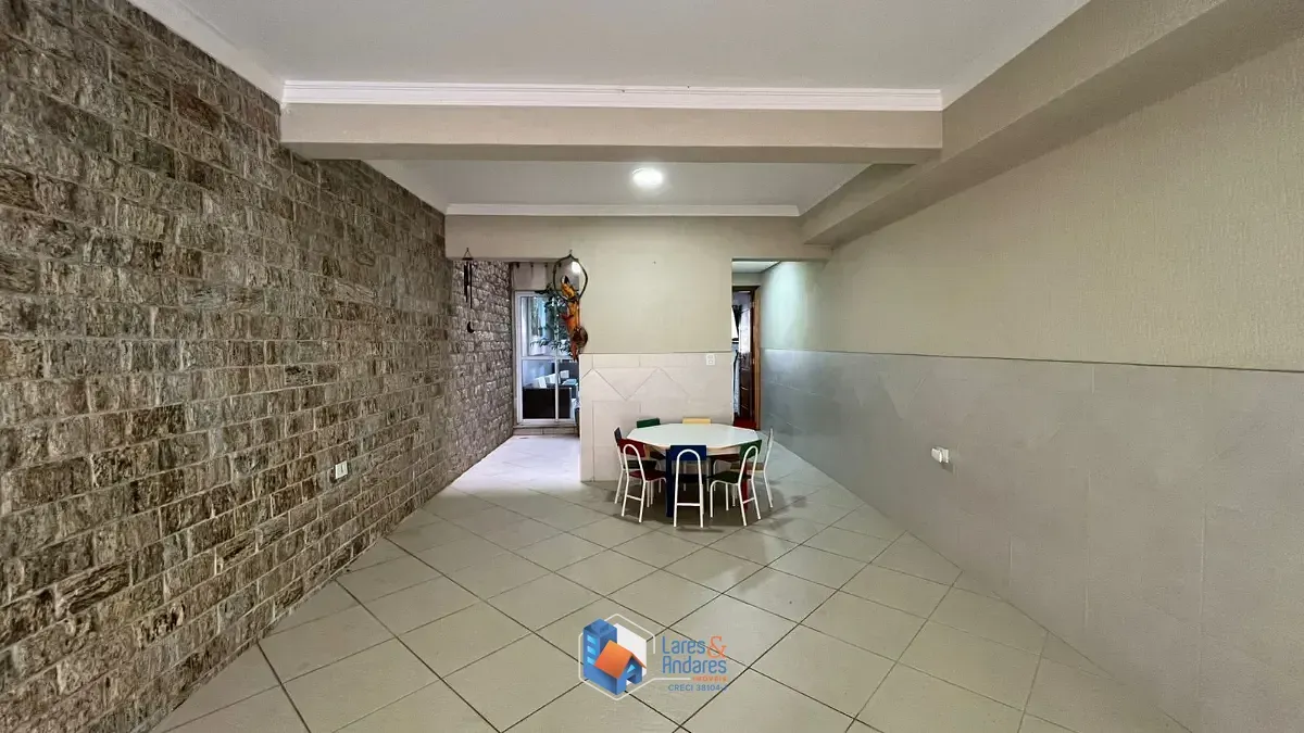 Imagem Sobrado para venda em Jardim Regina com 3 quartos, sendo 3 suítes, 183m²