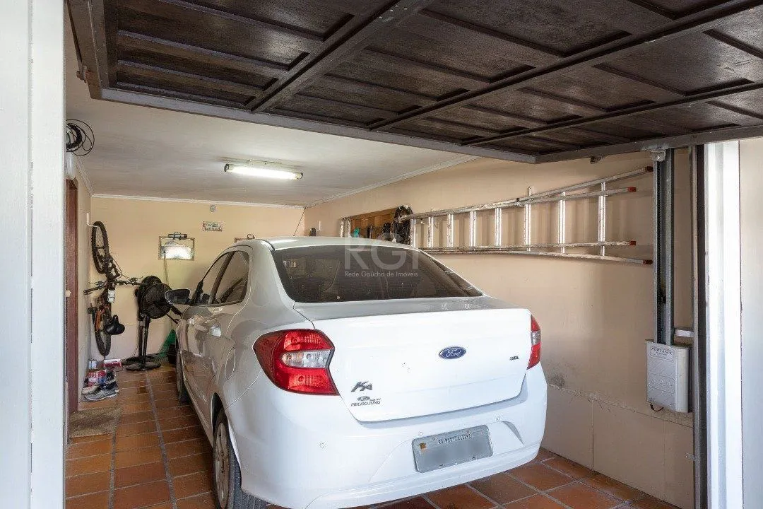 Imagem Casa para Venda com 3 dormitórios, sendo 1 suites e 4 vagas no bairro Ipanema