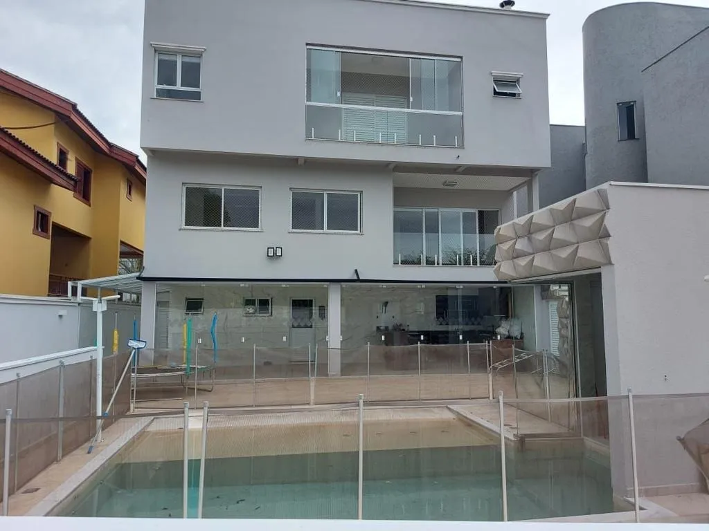 Imagem Casa Sobrado de 489m² de Terreno Localizado no Jardim Residencial Village Vert!