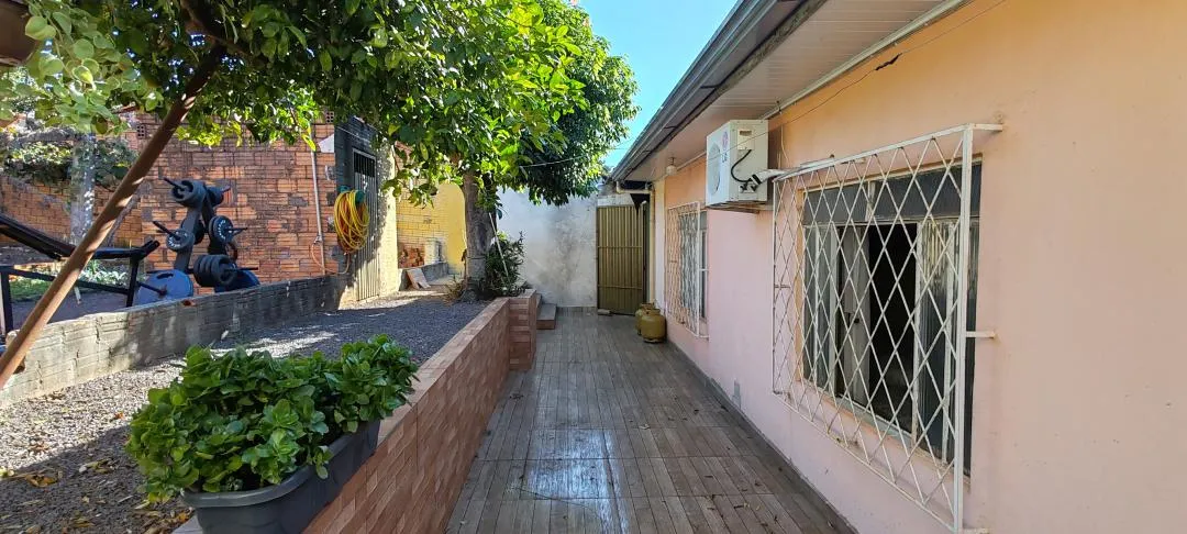 Imagem Casa à venda em Cascavel, Santa Cruz - Portão eletrônico, Quintal, Rua Asfaltada