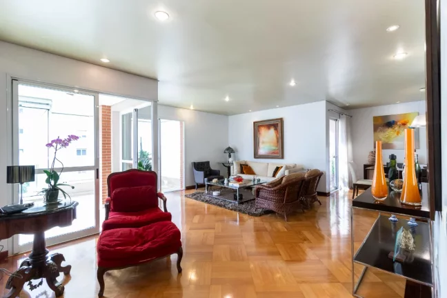 Foto do imóvel Apartamento à venda em São Paulo, Moema, com 3 quartos, 195m2 em dos Aicás