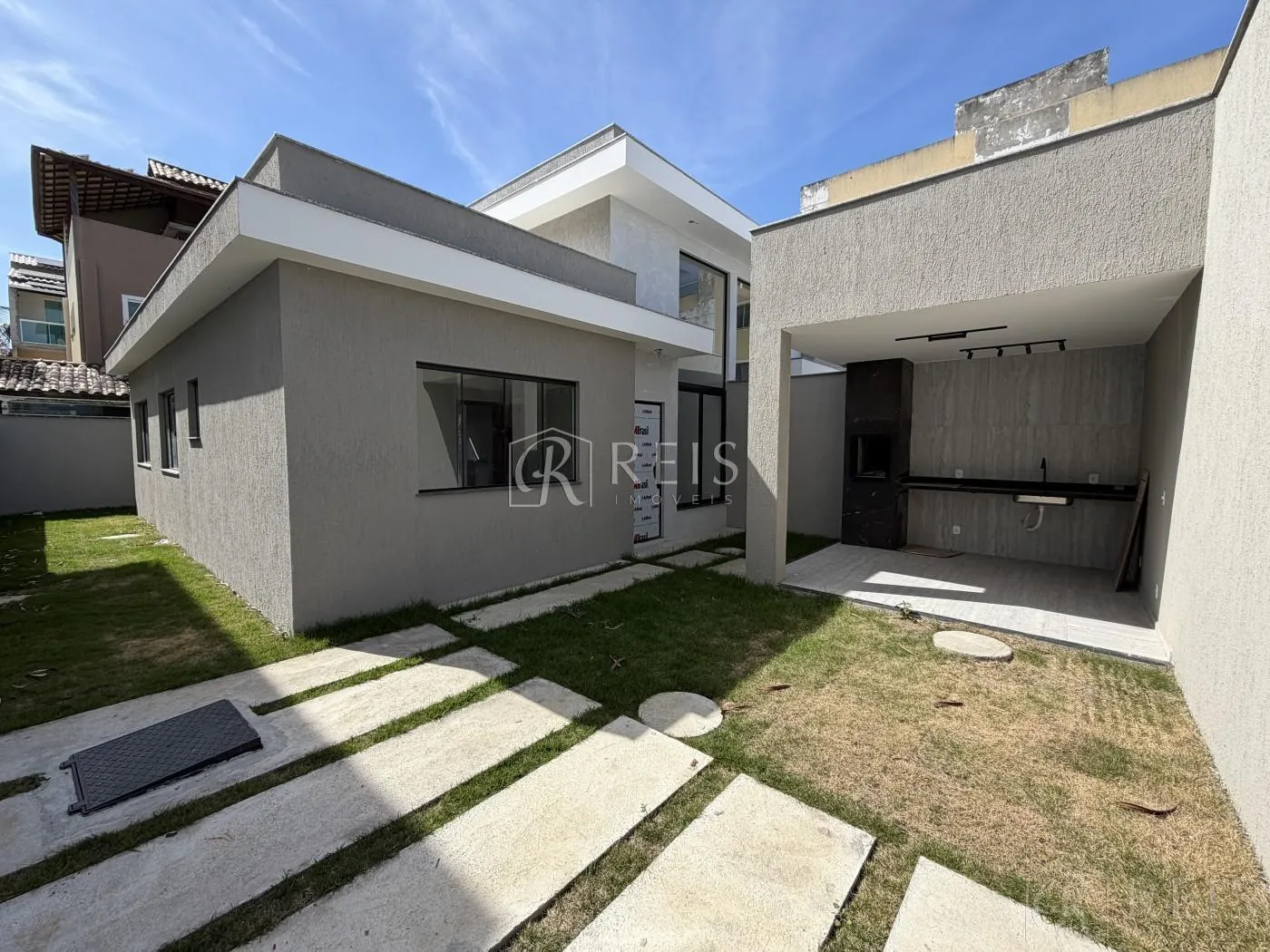 Foto do imóvel Casa para Venda em Rio das Ostras, Atlântica, 3 dormitórios, 1 suíte, 2 banheiros, 3 vagas em Rua Campo de Albacora, 704 - Atlântica, Rio das Ostras - RJ
