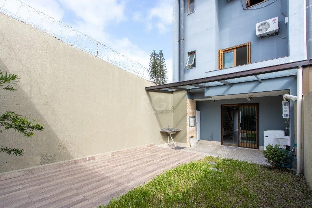 Imagem Casa para Venda - 204m², 3 dormitórios, sendo 3 suites, 2 vagas - Espirito Santo