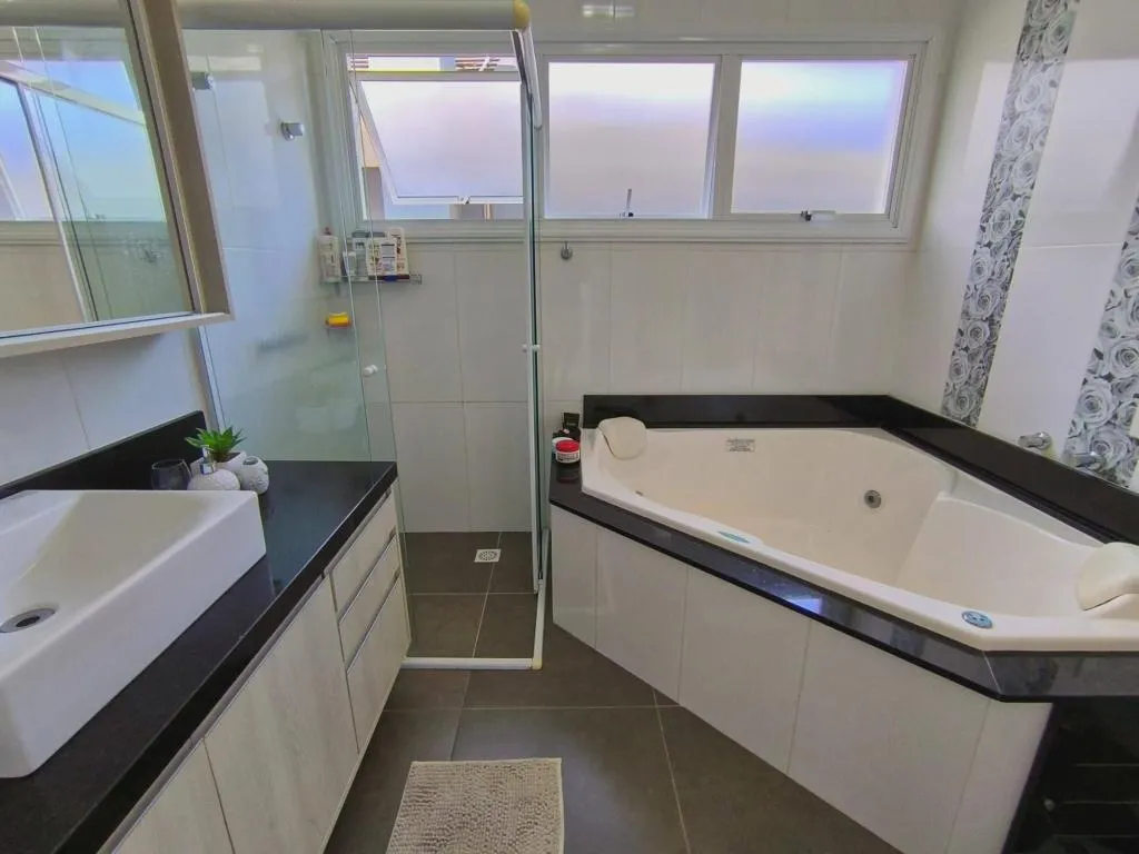 Imagem Casa em Condominio 4 Dormitórios - Bairro Zona Nova