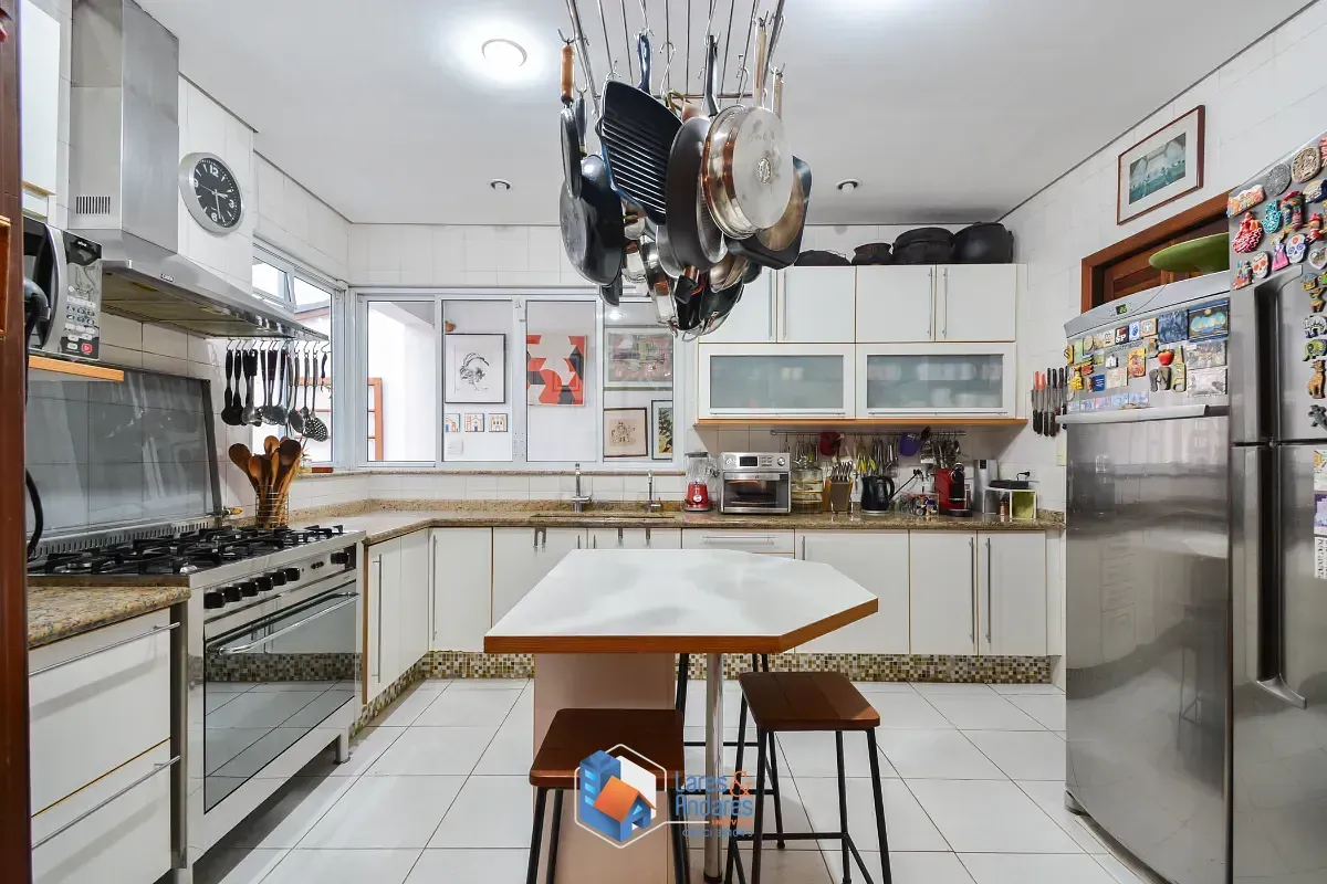 Imagem Casa para venda em Pacaembu com 3 quartos, sendo 3 suítes, 422m²