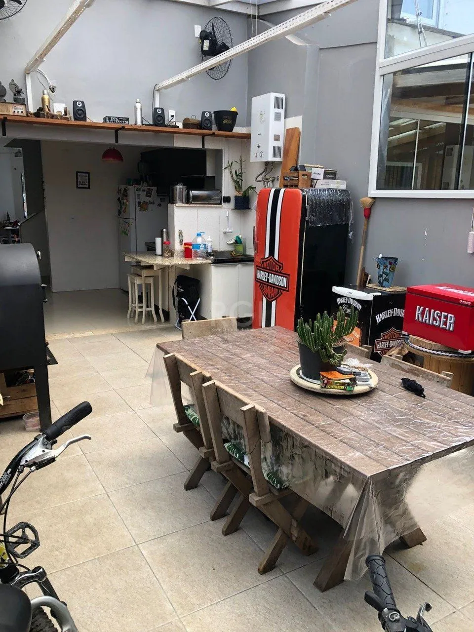 Imagem Casa com 3 dormitórios 2 suítes, área gourmet, vaga de estacionamento, Guarujá, Porto Alegre RS