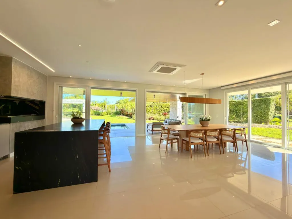 Imagem Casa em Condominio 5 Dormitórios - Bairro --