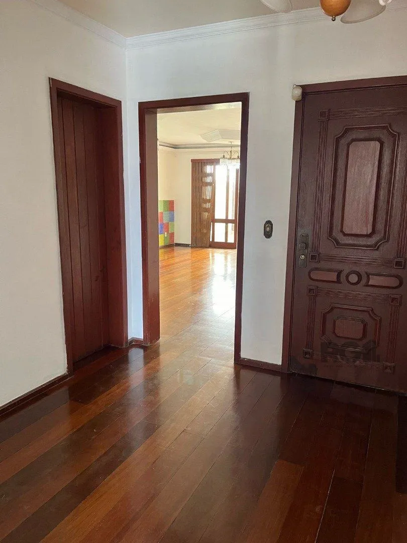 Imagem Casa para Venda - 507m², 4 dormitórios, sendo 2 suites, 6 vagas - Cavalhada