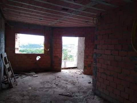 Imagem VENDA DE CASA EM CONSTRUÇÃO NO JARDIM RIO NEGRO, EM ITAQUAQUECETUBA/SP, 160m² com 3 quartos, suíte, sala de estar e garagem para 4 autos. CONSULTE-NOS