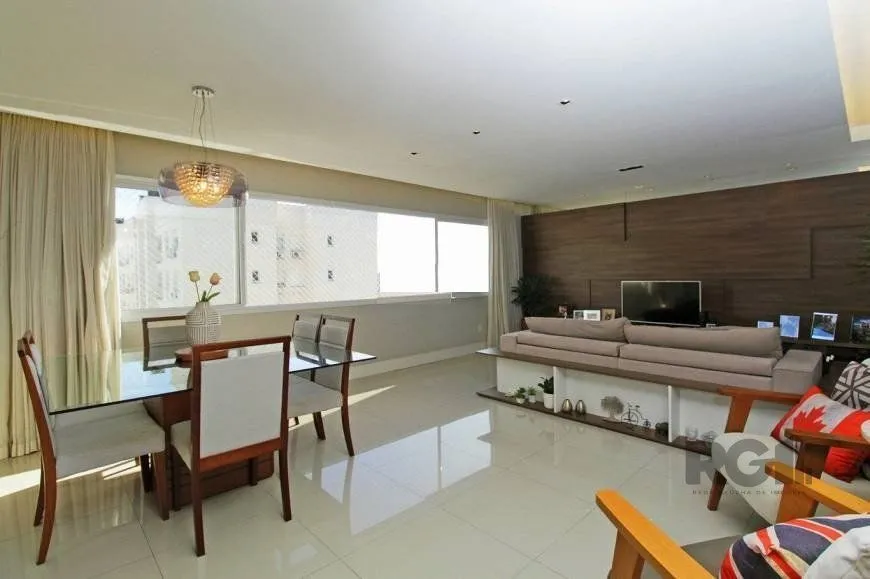 Imagem EXCELENTE OPORTUNIDADE! 120m2, 2 VAGAS, ANDAR ALTÍSSIMO COM VISTA PARA AEROPORTO! Apartamento 3 dormitórios (sendo 1 suíte)