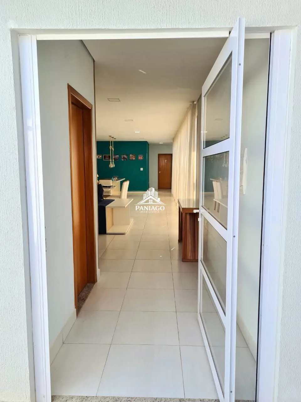 Imagem Casa com 3 Quartos, Piscina e Energia Solar à Venda no Jardim Comodoro