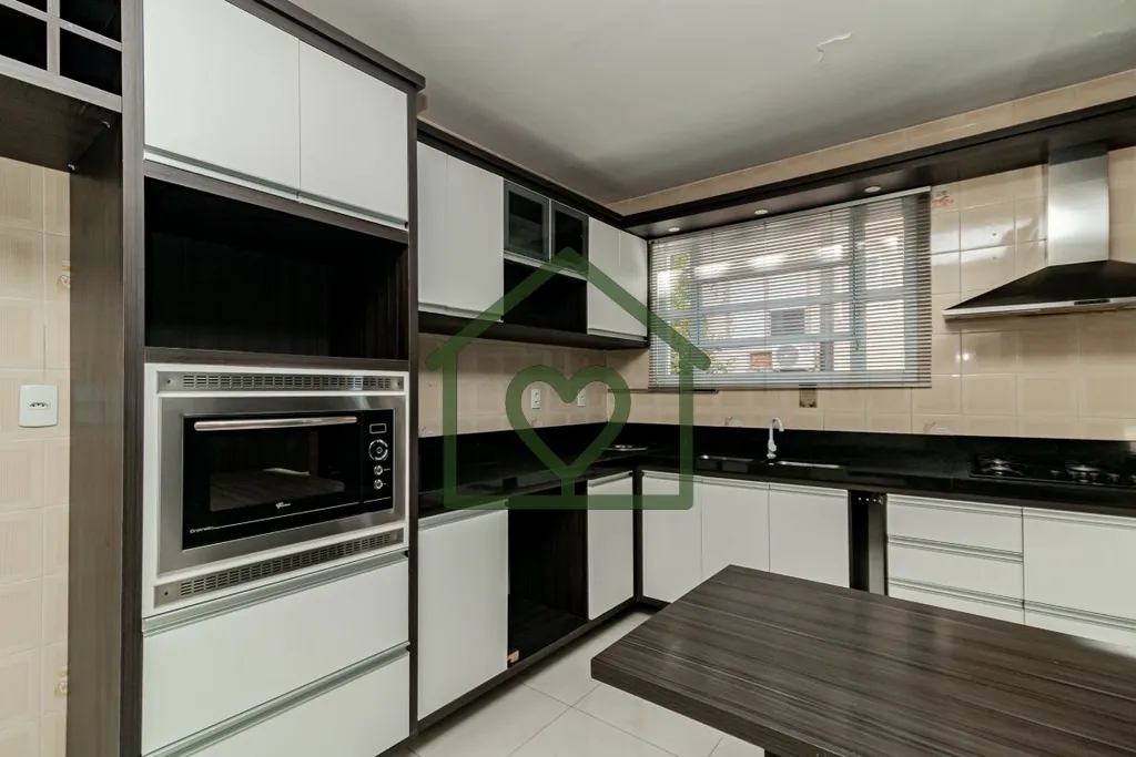 Imagem No bairro Medianeira Amplo e confortável apartamento, reformado, com 3 dormitórios, 1 suíte e 114...