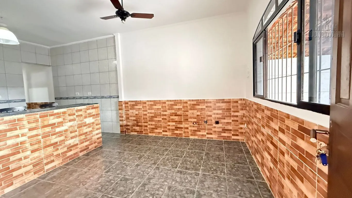 Imagem Casa c/ Suíte, 2 Vagas e Excelente Localização na Ocian