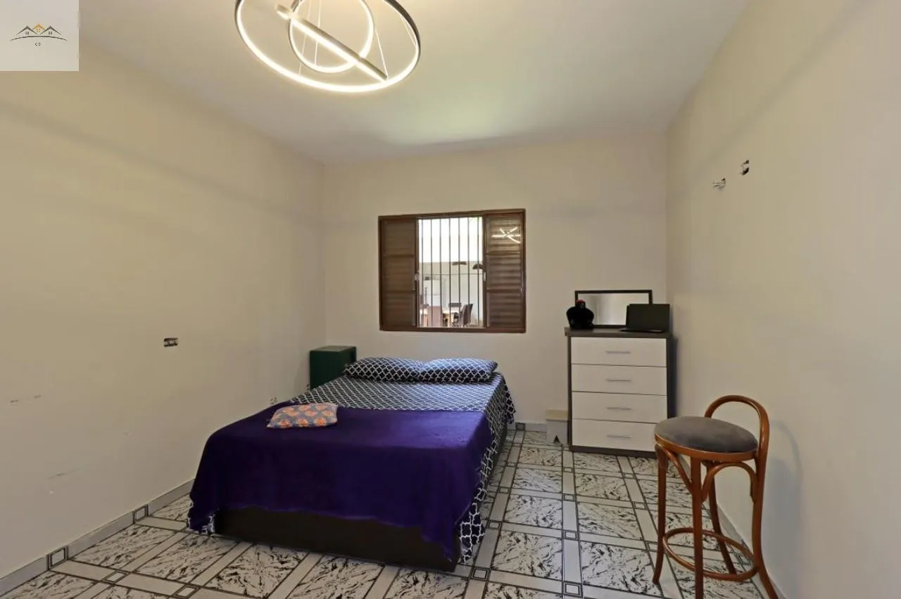 Imagem Sobrado à venda na V. Pires, Santo André 5 dorm. 2 suítes 5 vgs 280m²