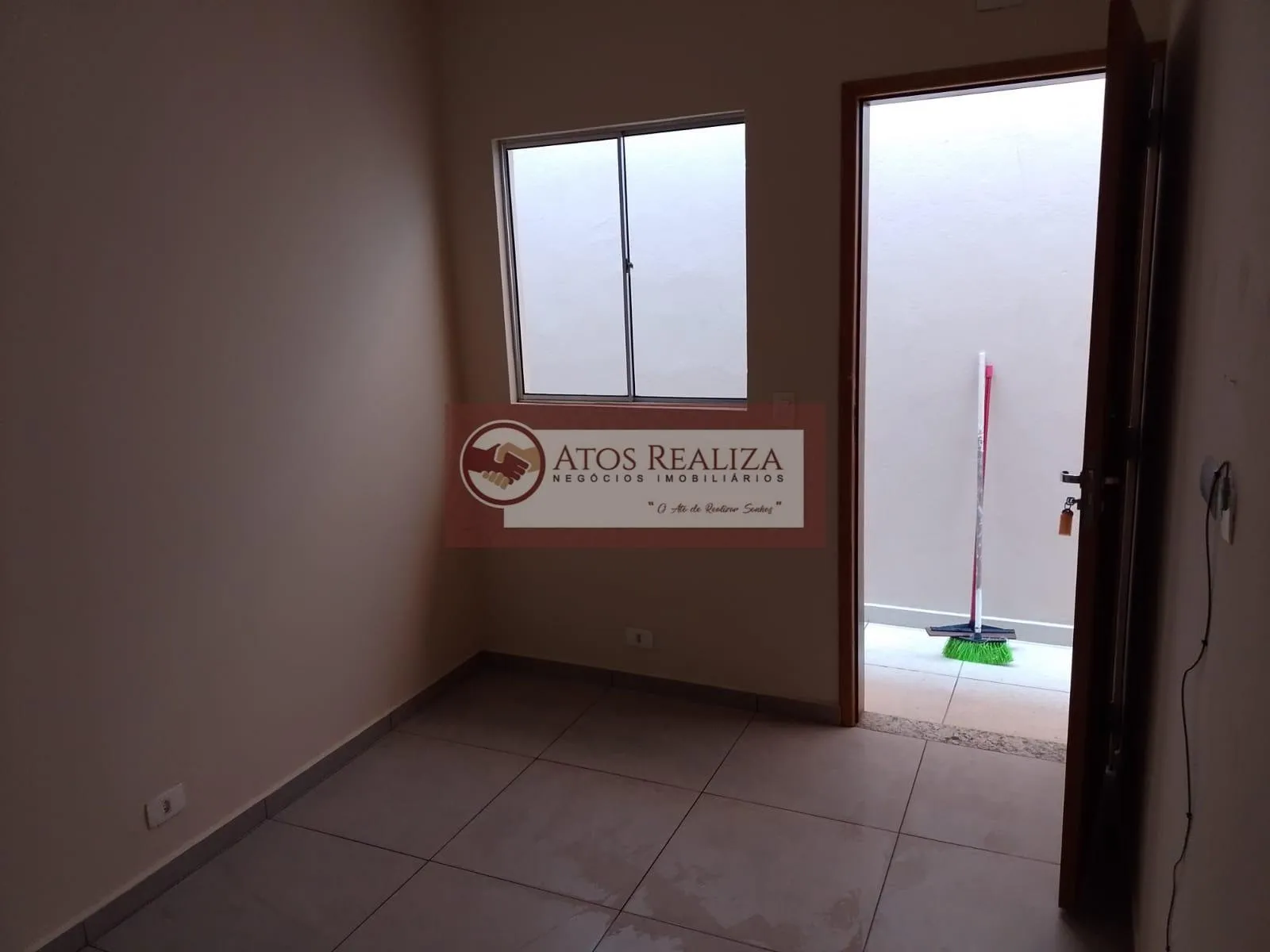 Imagem Oportunidade de locação no Guarapiranga. Alugo imóvel compacto de 1 dormitório, sala, cozinha, banheiro e Área de serviço, R$ 1.000