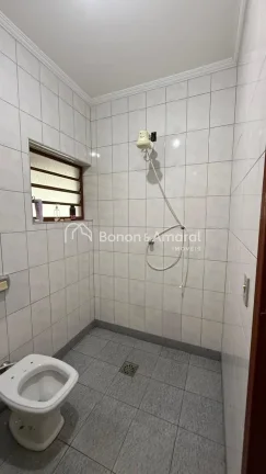 Imagem Localizado em uma região tranquila e agradável de Paulínia, este imóvel em estilo chácara é id...